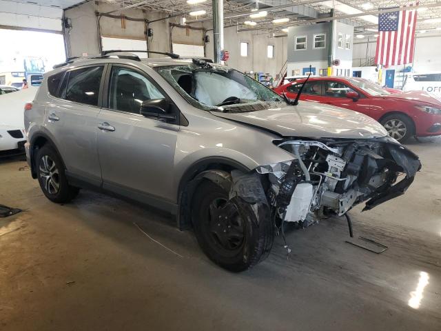 2T3BFREV0HW567977 - 2017 TOYOTA RAV4 LE 银色 照片 4