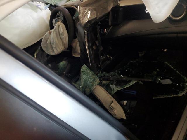 2T3BFREV0HW567977 - 2017 TOYOTA RAV4 LE 银色 照片 8