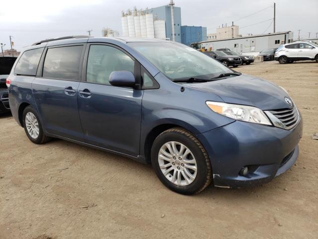 5TDYK3DC7DS402202 - 2013 TOYOTA SIENNA XLE BLUE photo 4