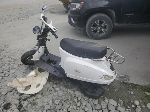 LFFWKT418C1000162 - 2012 KYMCO USA INC AGILITY 50 WHITE photo 3