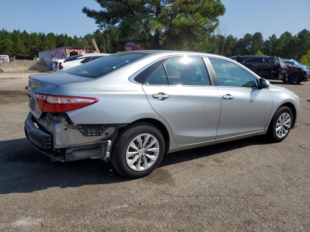 4T4BF1FK8FR495962 - 2015 TOYOTA CAMRY LE SILVER photo 3