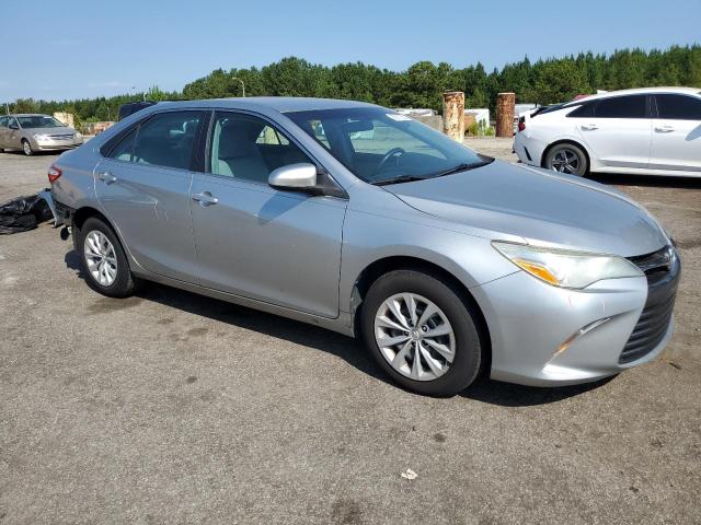 4T4BF1FK8FR495962 - 2015 TOYOTA CAMRY LE SILVER photo 4