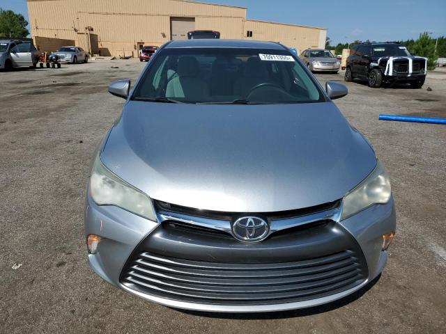 4T4BF1FK8FR495962 - 2015 TOYOTA CAMRY LE SILVER photo 5