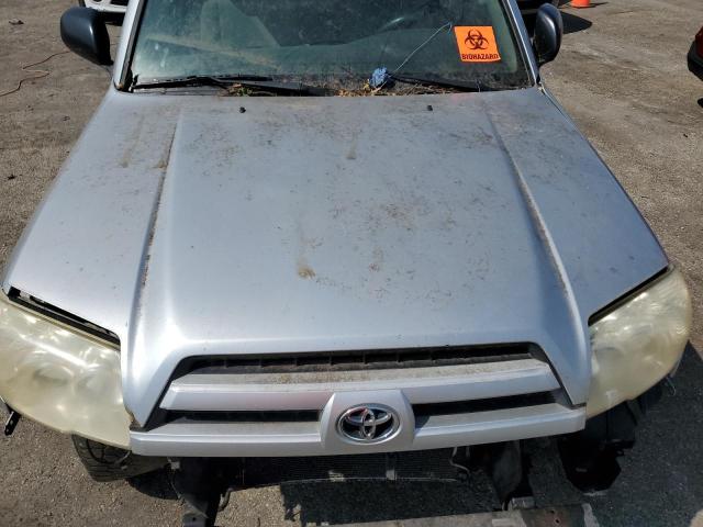 JTEBU14R348017387 - 2004 TOYOTA 4RUNNER SR5 SILVER photo 11