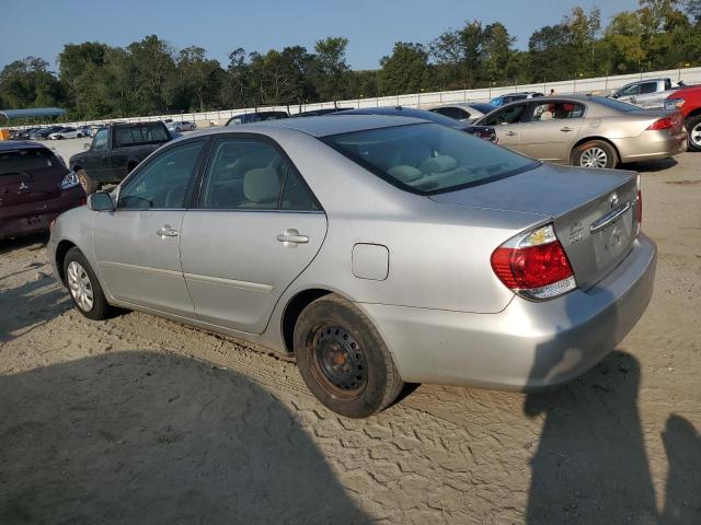 4T1BE32KX5U561781 - 2005 TOYOTA CAMRY LE SILVER photo 2