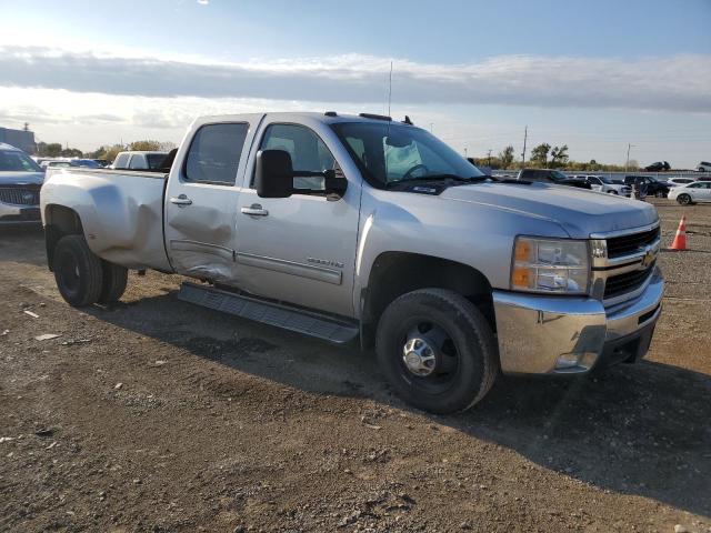 1GC7K1BG8AF138781 - 2010 CHEVROLET SILVERADO K3500 LTZ SILVER photo 4