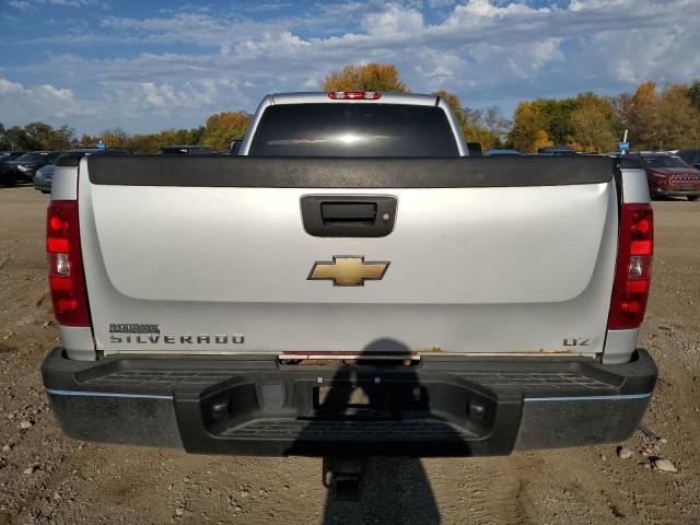 1GC7K1BG8AF138781 - 2010 CHEVROLET SILVERADO K3500 LTZ SILVER photo 6