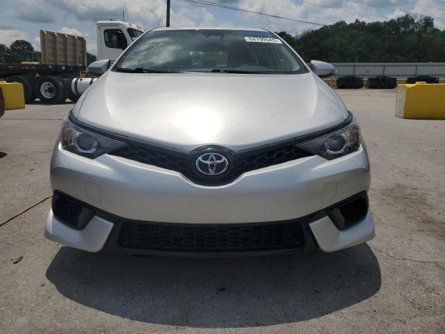 JTNKARJE2JJ553325 - 2018 TOYOTA COROLLA IM SILVER photo 5