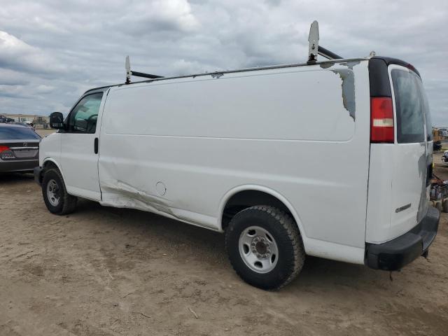 1GCGG29C881137731 - 2008 CHEVROLET EXPRESS G2 WHITE photo 2