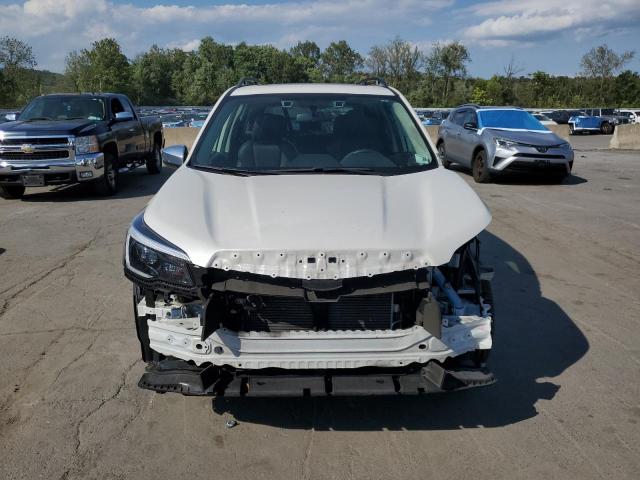 JF2SKAXC1MH407195 - 2021 SUBARU FORESTER TOURING WHITE photo 5