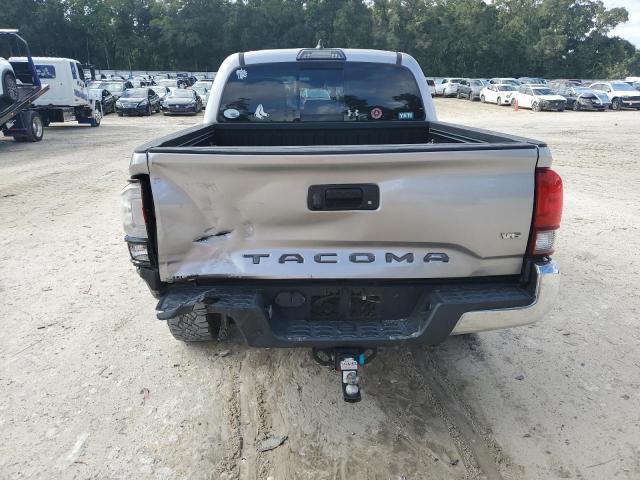 5TFAZ5CN3JX058076 - 2018 TOYOTA TACOMA DOUBLE CAB 银色 照片 6