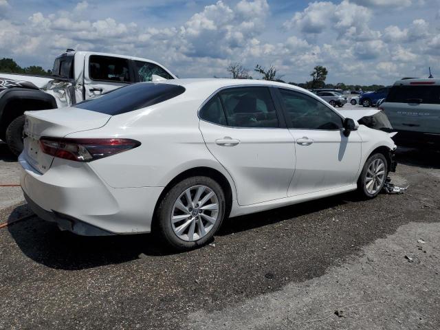 4T1C11AK6NU067262 - 2022 TOYOTA CAMRY LE WHITE photo 3