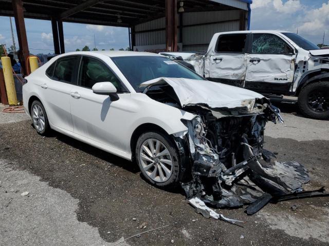 4T1C11AK6NU067262 - 2022 TOYOTA CAMRY LE WHITE photo 4