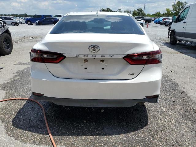 4T1C11AK6NU067262 - 2022 TOYOTA CAMRY LE WHITE photo 6