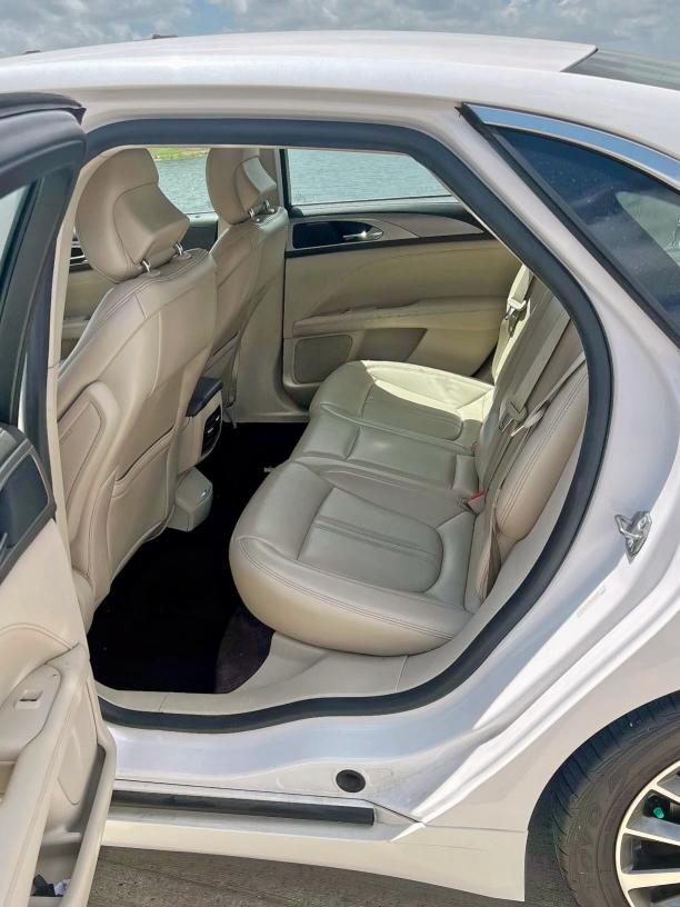 3LN6L5A91KR609138 - 2019 LINCOLN MKZ WHITE photo 6