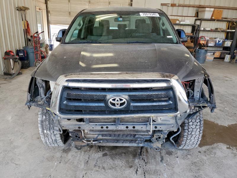 5TFRM5F13BX031214 - 2011 TOYOTA TUNDRA DOUBLE CAB SR5 GRAY photo 5