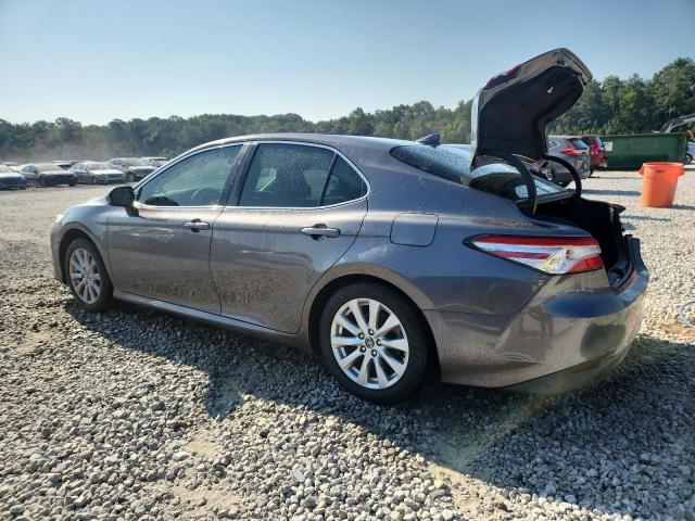 4T1C11AK4LU883478 - 2020 TOYOTA CAMRY LE GRAY photo 2