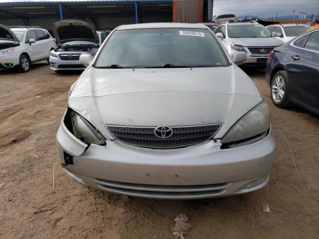 4T1BF30K63U047021 - 2003 TOYOTA CAMRY 4D 2 LE SILVER photo 5