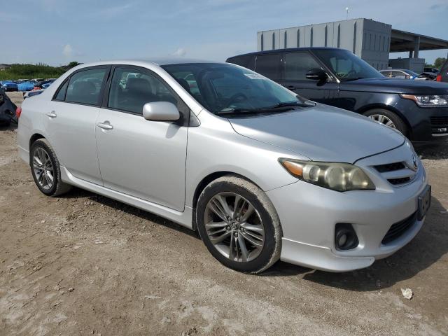 5YFBU4EE9DP143727 - 2013 TOYOTA COROLLA BASE Արծաթագույն լուսանկար 4