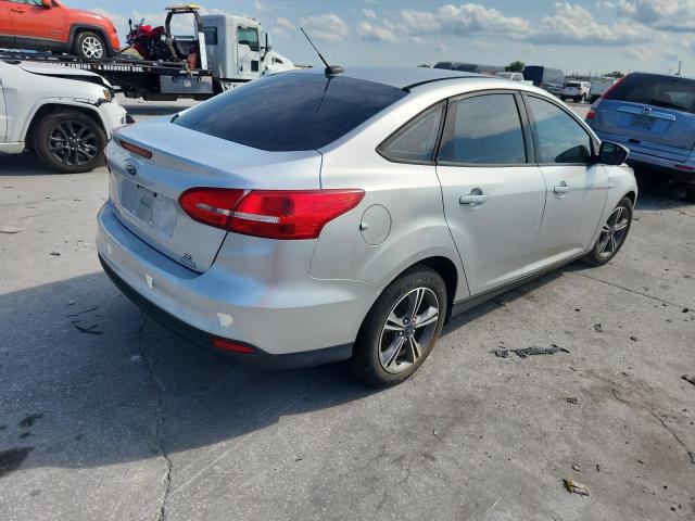 1FADP3FE4JL235752 - 2018 FORD FOCUS SE SILVER photo 3