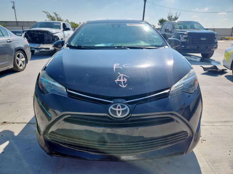 5YFBURHE1JP823805 - 2018 TOYOTA COROLLA L BLACK photo 5