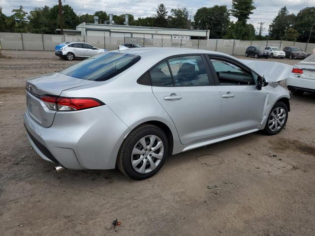 5YFEPMAE5NP275928 - 2022 TOYOTA COROLLA LE 银色 照片 3