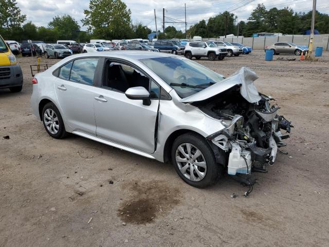 5YFEPMAE5NP275928 - 2022 TOYOTA COROLLA LE 银色 照片 4