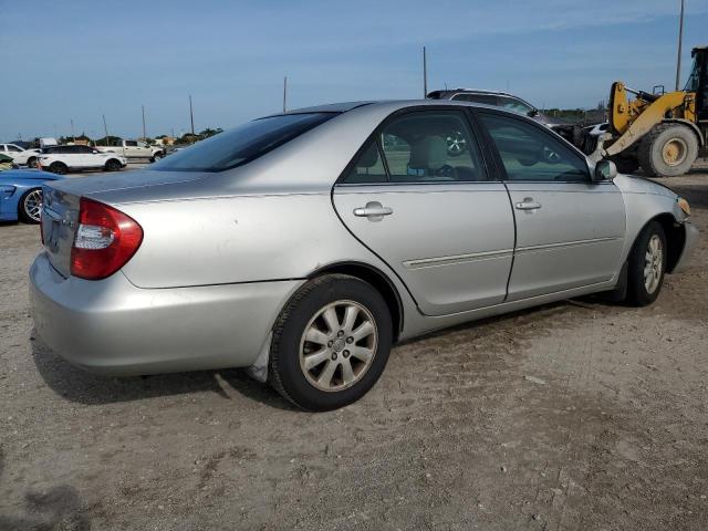 4T1BE30K44U867117 - 2004 TOYOTA CAMRY LE SILVER photo 3