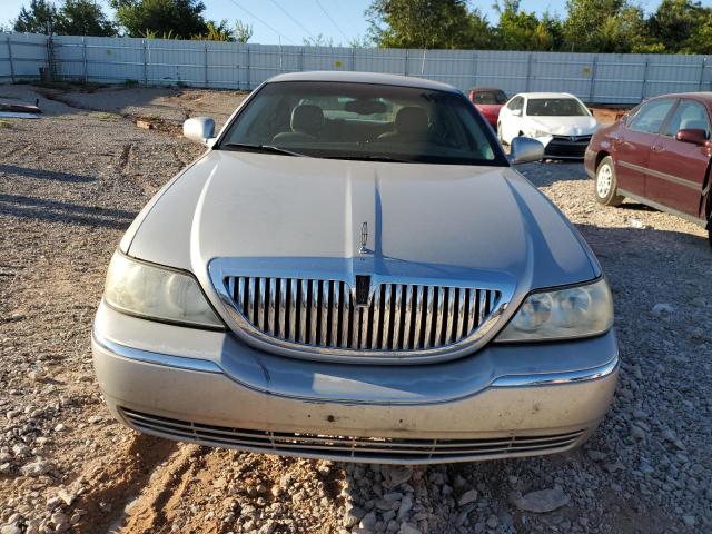 1LNHM81W63Y667147 - 2003 LINCOLN TOWN CAR EXECUTIVE SILVER photo 5
