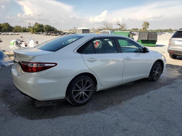 4T1BF1FK7GU195633 - 2016 TOYOTA CAMRY LE WHITE photo 3