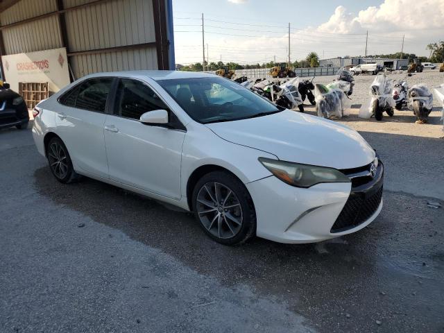 4T1BF1FK7GU195633 - 2016 TOYOTA CAMRY LE WHITE photo 4