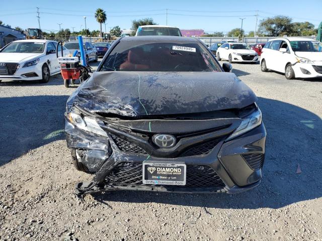 4T1B61HK0JU106473 - 2018 TOYOTA CAMRY XSE BLACK photo 5
