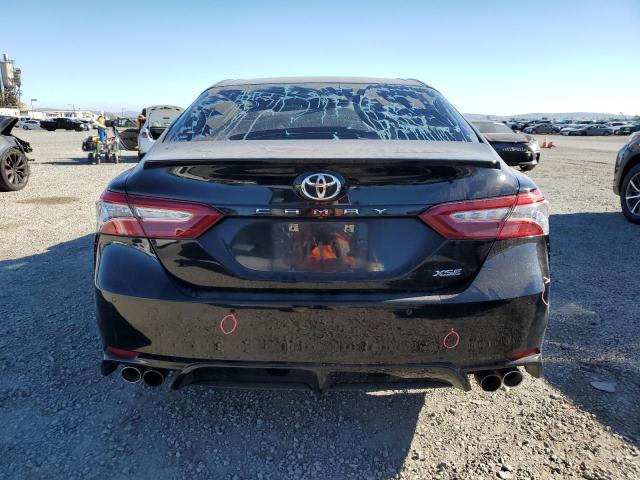 4T1B61HK0JU106473 - 2018 TOYOTA CAMRY XSE BLACK photo 6