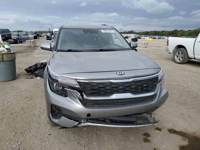 KNDEU2AA6M7129614 - 2021 KIA SELTOS S GRAY photo 5