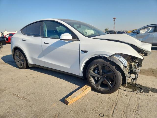 7SAYGDEE8TF327443 - 2026 TESLA MODEL Y WHITE photo 4