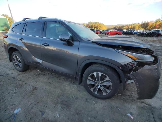 5TDGZRBH7MS104743 - 2021 TOYOTA HIGHLANDER XLE GRAY photo 4