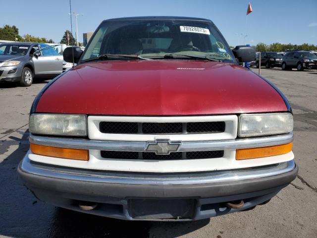 1GNDT13W612212591 - 2001 CHEVROLET BLAZER BLUE photo 5