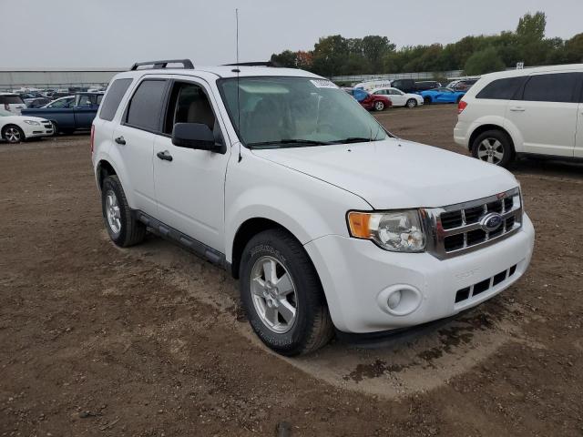 1FMCU9D70CKB07499 - 2012 FORD ESCAPE XLT WHITE photo 4