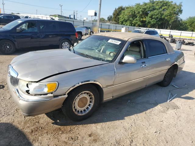 2002 LINCOLN TOWN CAR SIGNATURE, 