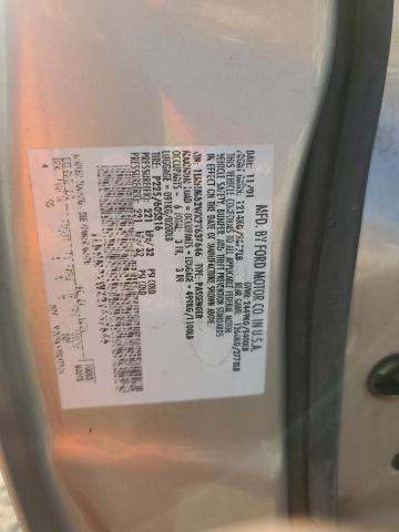 1LNHM82WX2Y637646 - 2002 LINCOLN TOWN CAR SIGNATURE 金色 照片 12