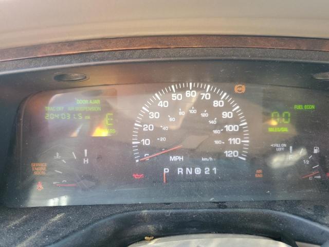 1LNHM82WX2Y637646 - 2002 LINCOLN TOWN CAR SIGNATURE 金色 照片 9