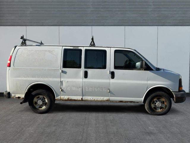 1GCWGFCG6B1118570 - 2011 CHEVROLET EXPRESS G2 WHITE photo 5