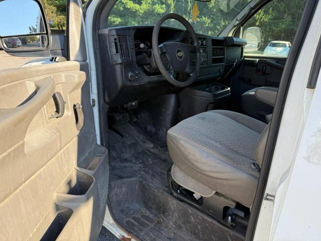 1GCWGFCG6B1118570 - 2011 CHEVROLET EXPRESS G2 WHITE photo 7