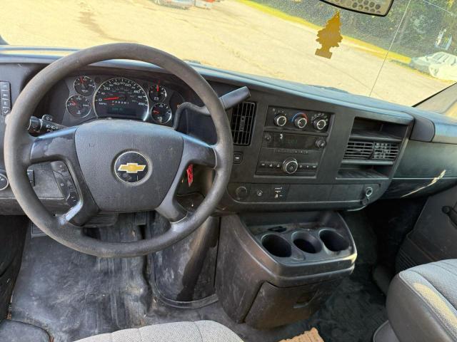 1GCWGFCG6B1118570 - 2011 CHEVROLET EXPRESS G2 WHITE photo 9