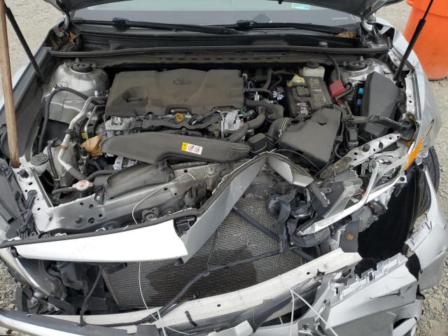 4T1B11HK3JU516179 - 2018 TOYOTA CAMRY L SILVER photo 11