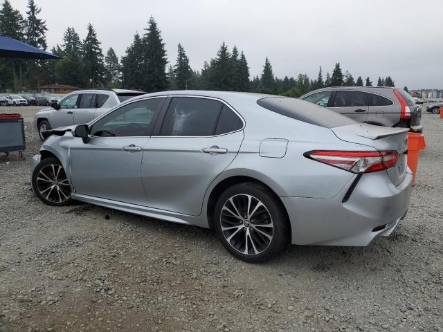 4T1B11HK3JU516179 - 2018 TOYOTA CAMRY L SILVER photo 2