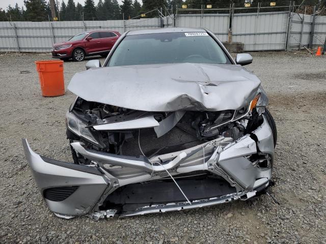 4T1B11HK3JU516179 - 2018 TOYOTA CAMRY L SILVER photo 5