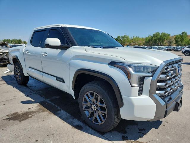 5TFNC5DB9RX049868 - 2024 TOYOTA TUNDRA CREWMAX PLATINUM Weiß Foto 4