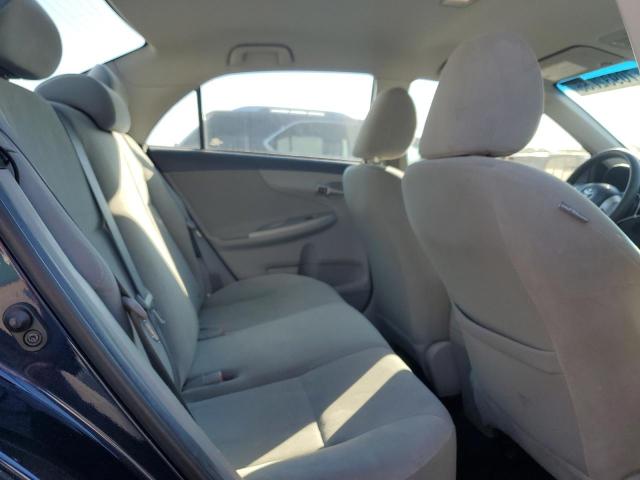 5YFBU4EE4DP143232 - 2013 TOYOTA COROLLA BASE Blau Foto 10