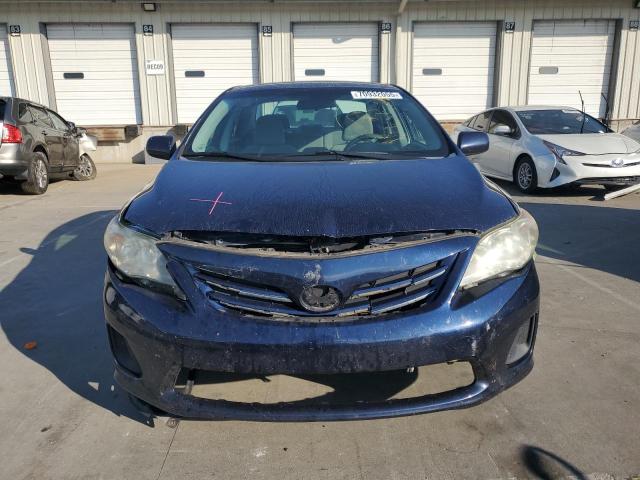 5YFBU4EE4DP143232 - 2013 TOYOTA COROLLA BASE Blau Foto 5